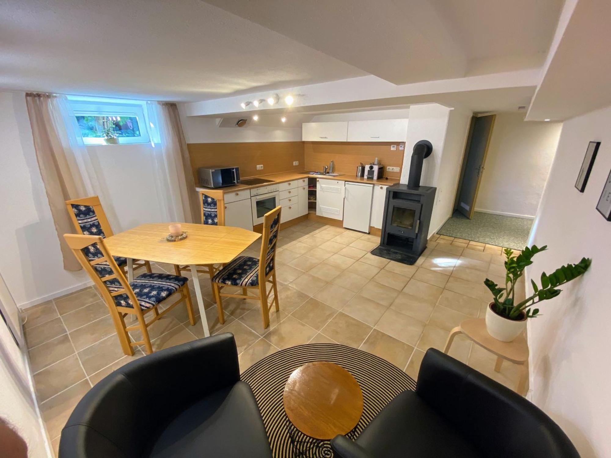 Großzügige und gemütliche 2 Zimmer Ferienwohnung nahe Alz und Chiemsee Tacherting Exterior foto